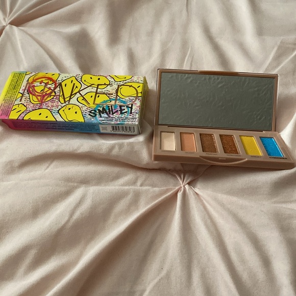 Urban Decay Eyeshadow Naked Mucho Happy - Picture 2 of 6